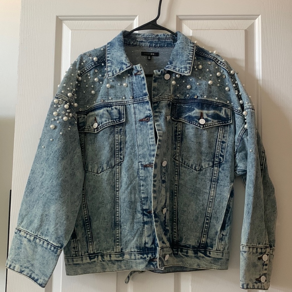 Stylish acid wash Jean jacket with adornishments